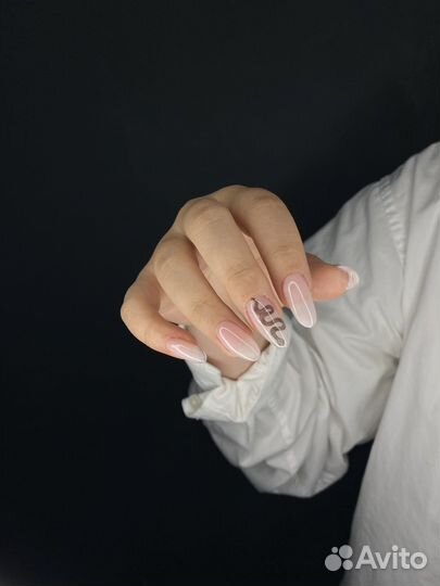 Маникюр и педикюр