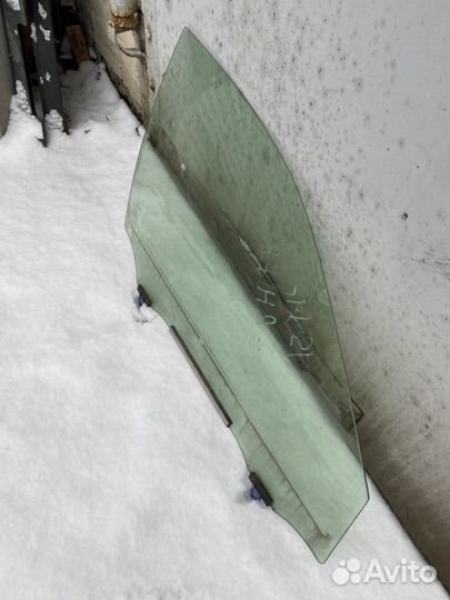 Переднее правое стекло Lexus IS250 IS200 IS300 15г