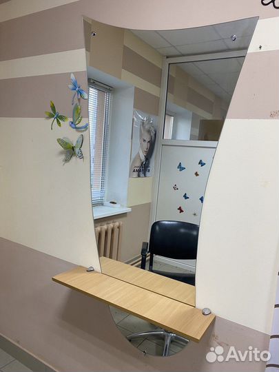 Зеркало с полочкой