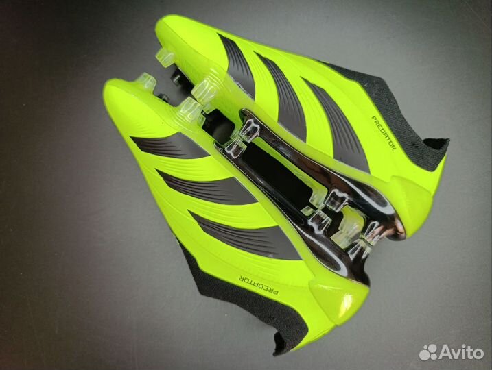 Футбольные бутсы adidas predator