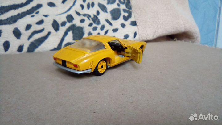 Iso Grifo 1:43
