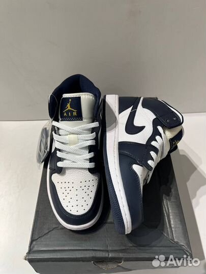 Air Jordan 1 Mid - White / Obsidian