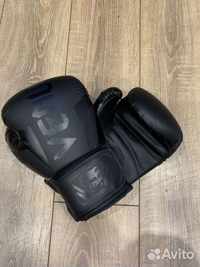 Боксерские перчатки (venum)
