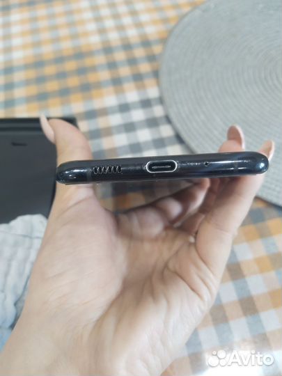 Samsung s20 plus на разбор.разбила экран