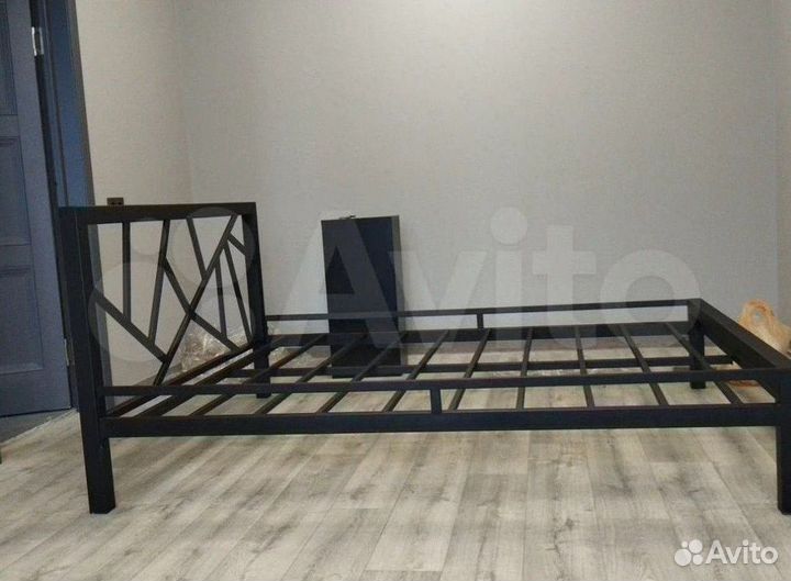 Кровать металлическая