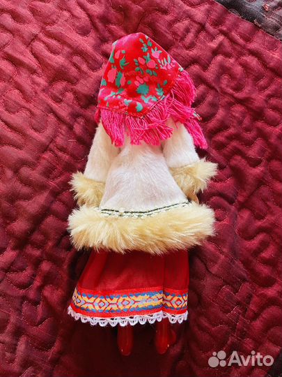 Кукла коллекционная в зимнем костюме