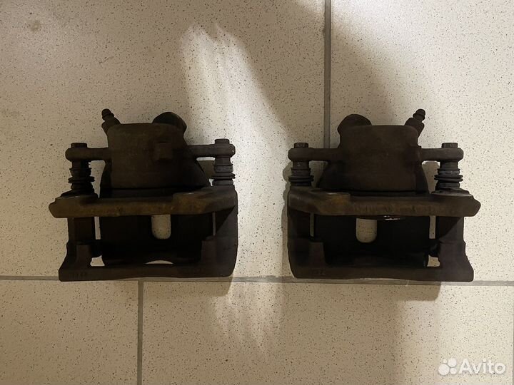 Супорт торзной колодки на Nissan Note