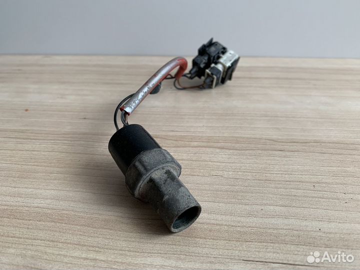 Датчик давления кондиционера BMW 8 E31