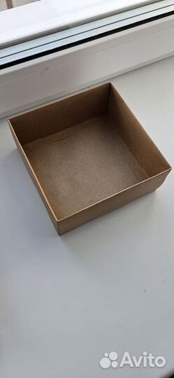 Коробка подарочная с окном 16.5х16.5
