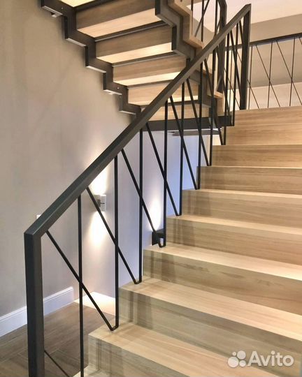 Лестница из дуба,ясеня,лиственницы