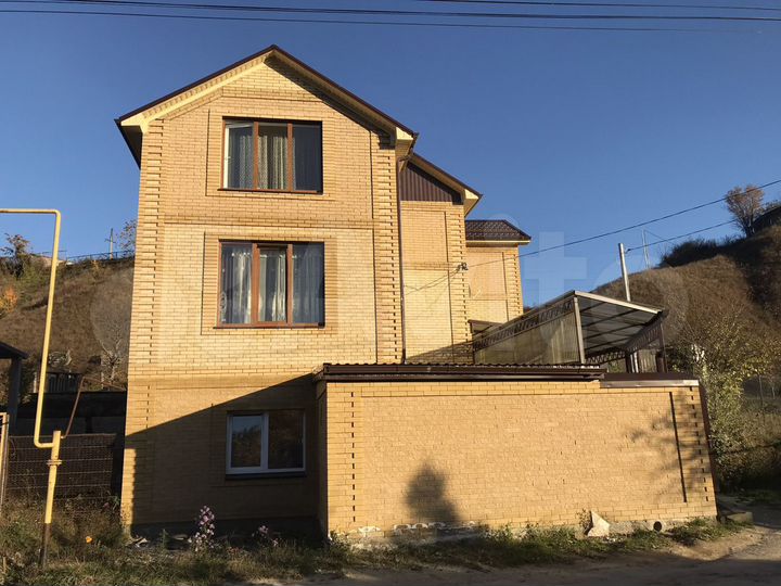 Дом 290 м² на участке 6 сот.