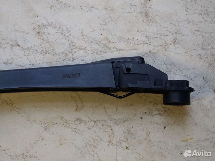 Поводок заднего дворника Лада Ларгус