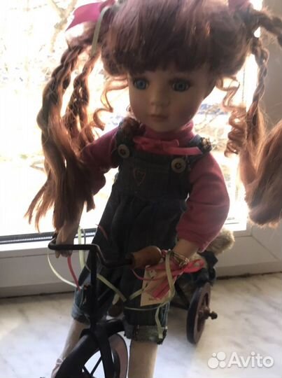 Кукла фарфоровая коллекционная