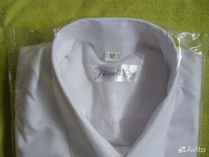 Рубашка белая детская марк.12 (152-158). Вешалки