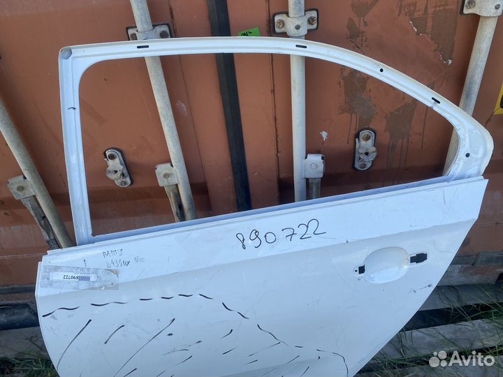 Задняя левая дверь шкода рапид