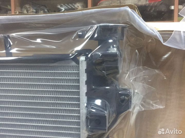 Радиатор охлаждения Додж Караван