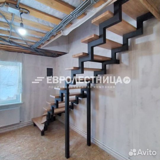 Лестница на металлическом каркасе