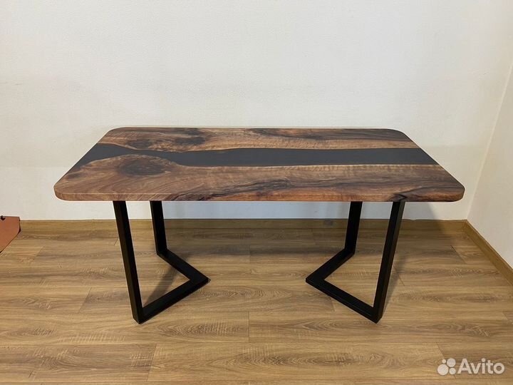 Кухонный стол 'NUT river black B'