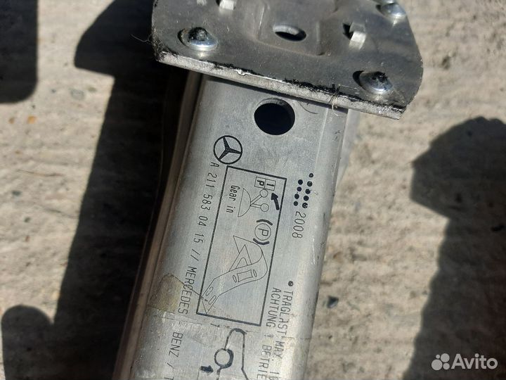 Домкрат на Mercedes-Benz W211 W219