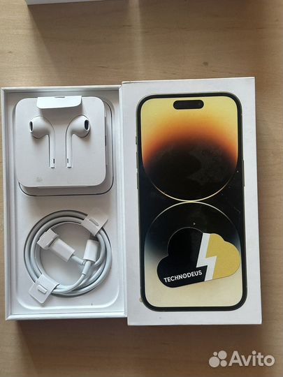 Зарядное,адаптер,наушники на iPhone