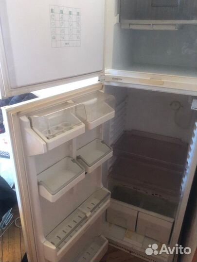 Встраиваемый Холодильник ariston