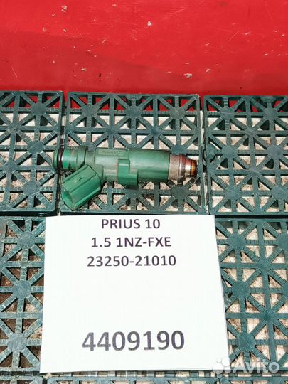 Форсунка топливная Toyota Prius 10 1NZ-FXE