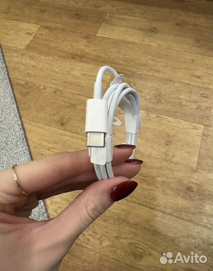 Оригинальная зарядка на iPhone провод