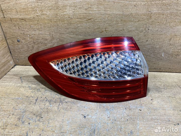 Фонарь левый Ford Mondeo 4 универсал Арт. 111318