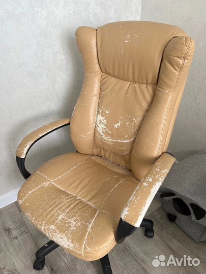 Кожаное кресло бу