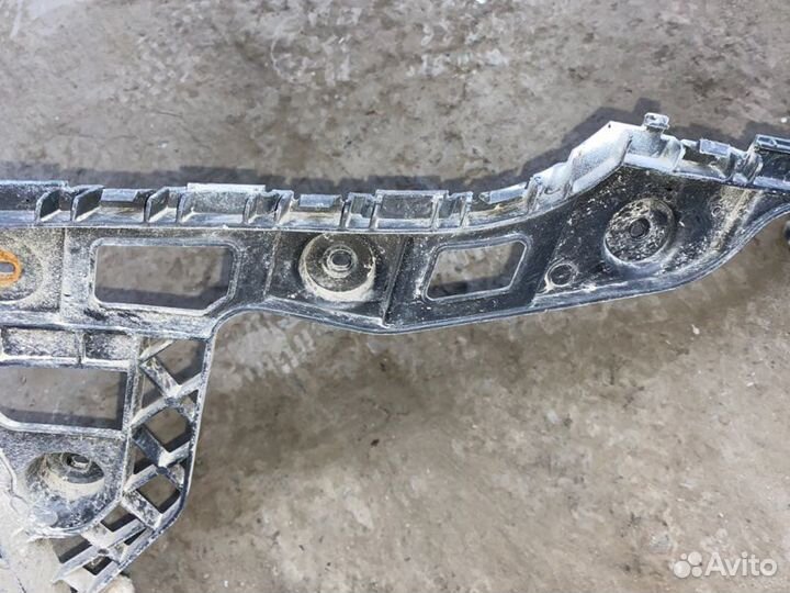 Кронштейн бампера задний левый Volkswagen Polo 612