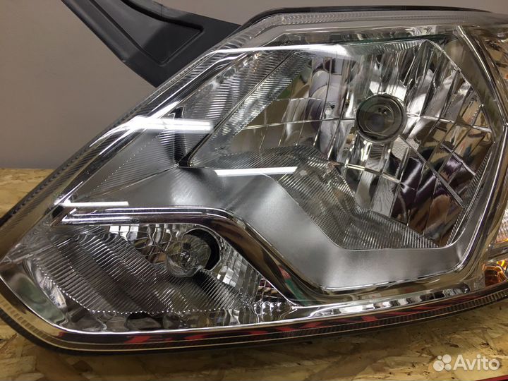 Фара Datsun on do правая, левая Оригинал