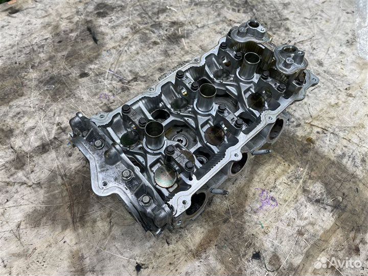 Головка блока цилиндров правая Nissan Skyline V36