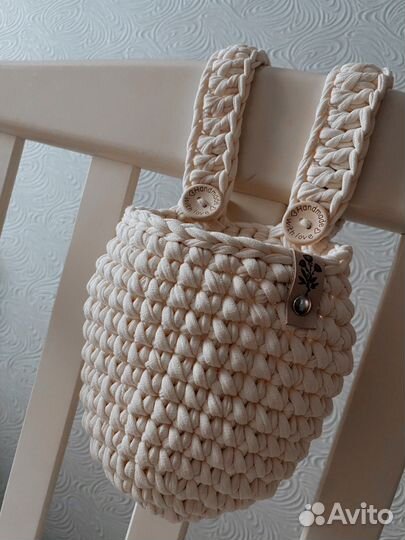 Вязаная подвесная корзина на детскую кроватку