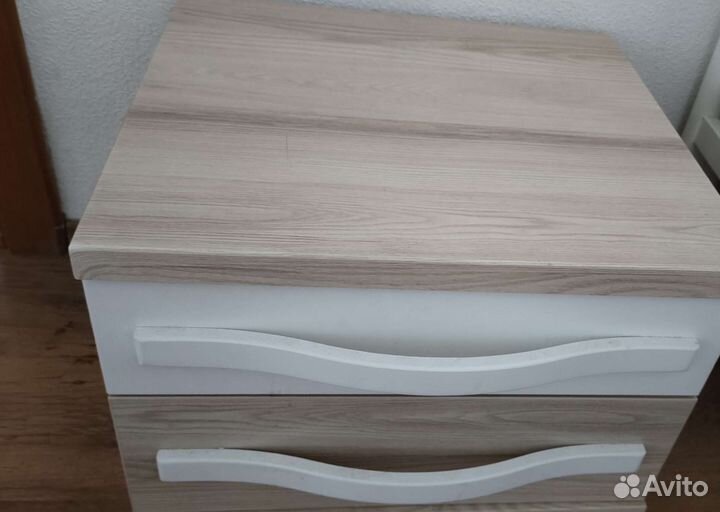 Тумба прикроватная