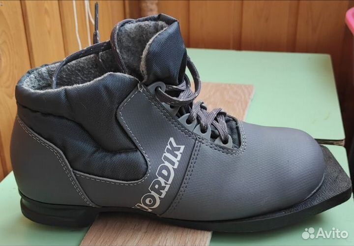 Лыжные ботинки