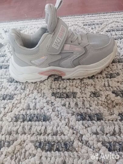 Кроссовки для девочки