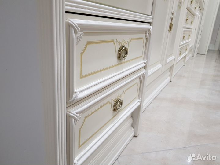 Классическая мебель в светлых тонах