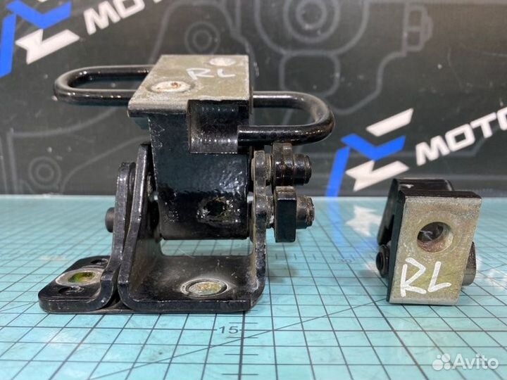 Петля двери задняя левая Audi A6 C6 BDW 2005