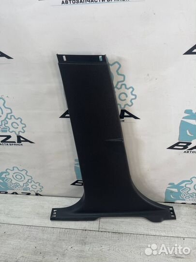 Обшивка средней левой стойки Ford Focus 3