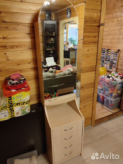 Трюмо с зеркалом