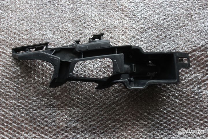 Кронштейн форсунки омывателя фар Laguna 3 (правый)