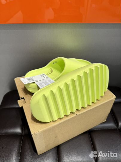 Тапочки adidas yeezy slide green glow