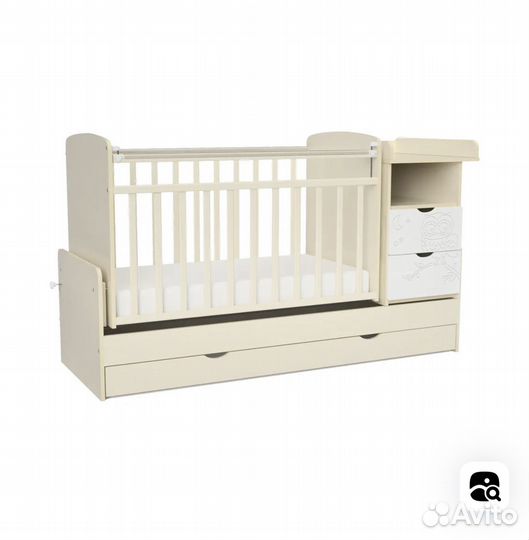 Детская кроватка с универсальным маятником