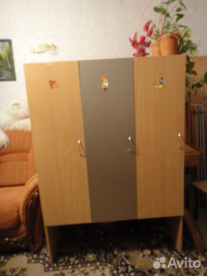 Набор мебели(шкафчики и столики)