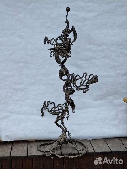 Кованая стройка для цветов, цвет бронза