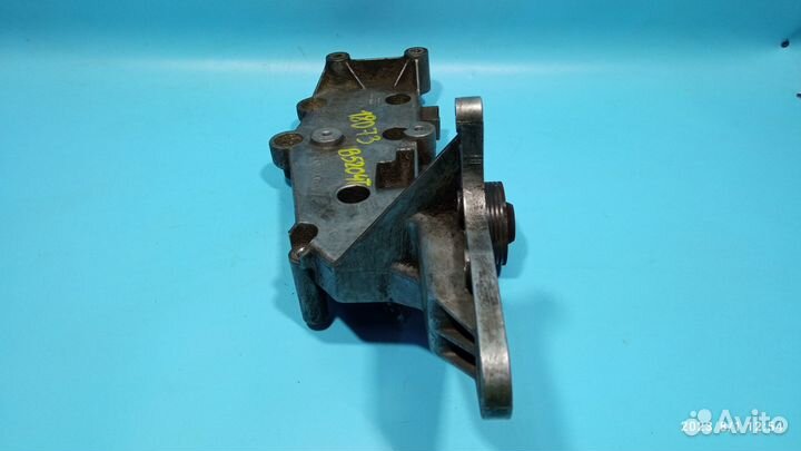 Кронштейн генератора для Volvo XC90