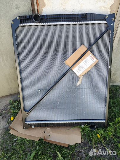 Радиатор на грузовик Мерседес