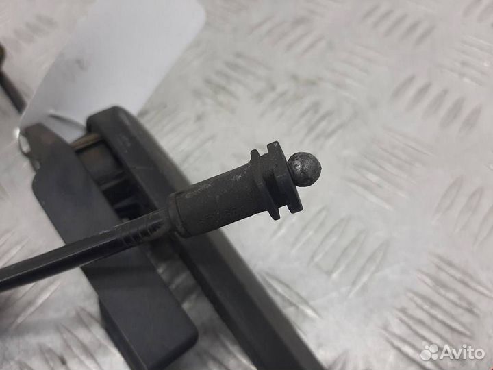 Крюк капота Volkswagen Golf 4 1999 1J1823533C