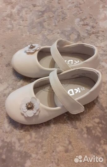 Туфли для девочки новые 23