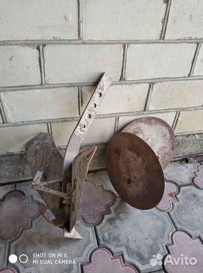 Мотоблок Крот 4 тактный, плуг и диски культиватора